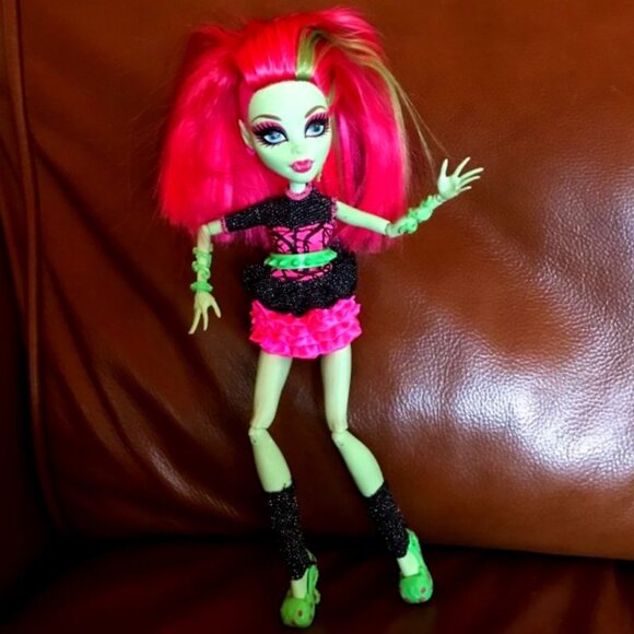 Monster High Doll Venus McFlytrap - Picture 2 of 15